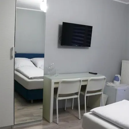 Homestay Bryant - &